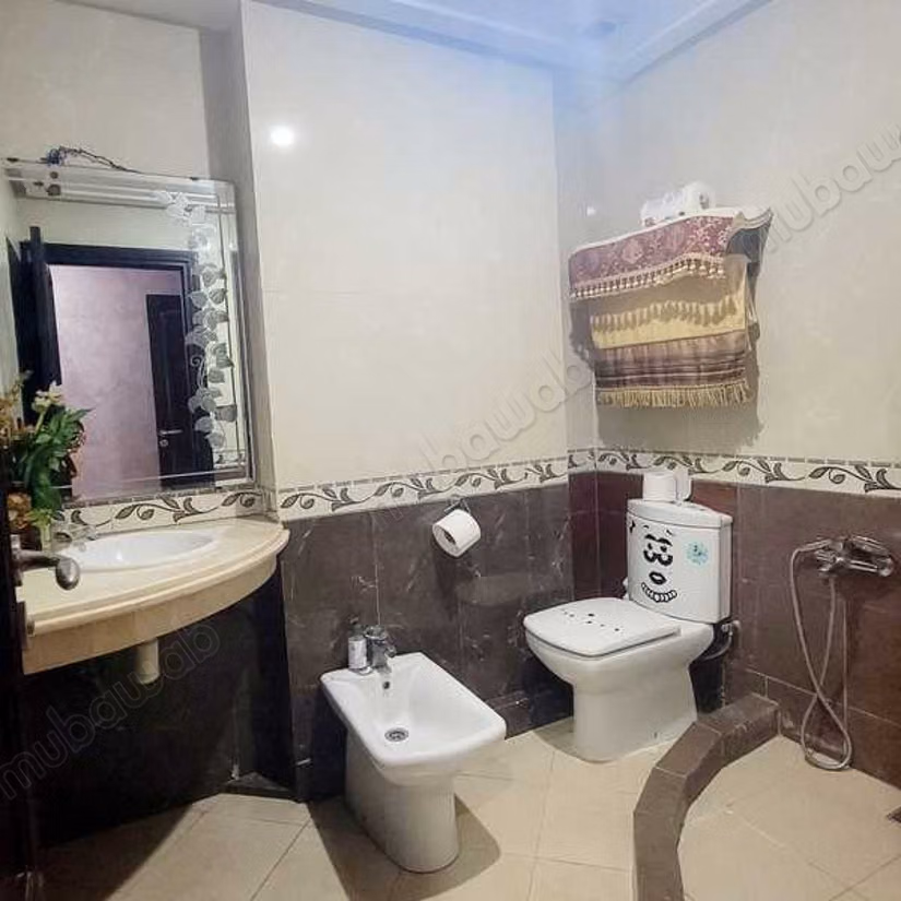 Apartment to purchase in Les Hôpitaux. 5 large living areas. Carpark and garden