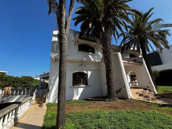 Esplendida villa en venta en Polo. Pequeña superficie 1120 m². Parking y terraza