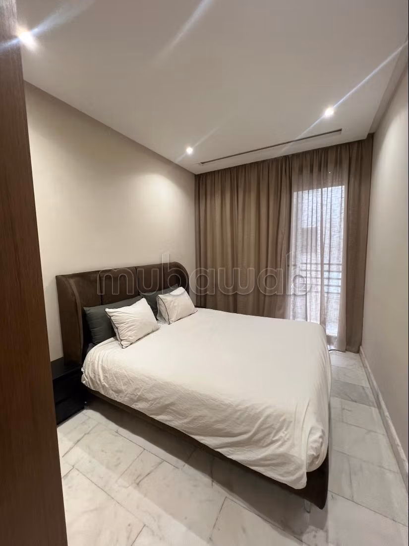 Find an apartment to buy in Les princesses. 1 Living area. Caretaker and air conditioning