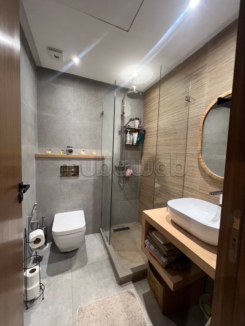 Find an apartment to buy in Les princesses. 1 Living area. Caretaker and air conditioning