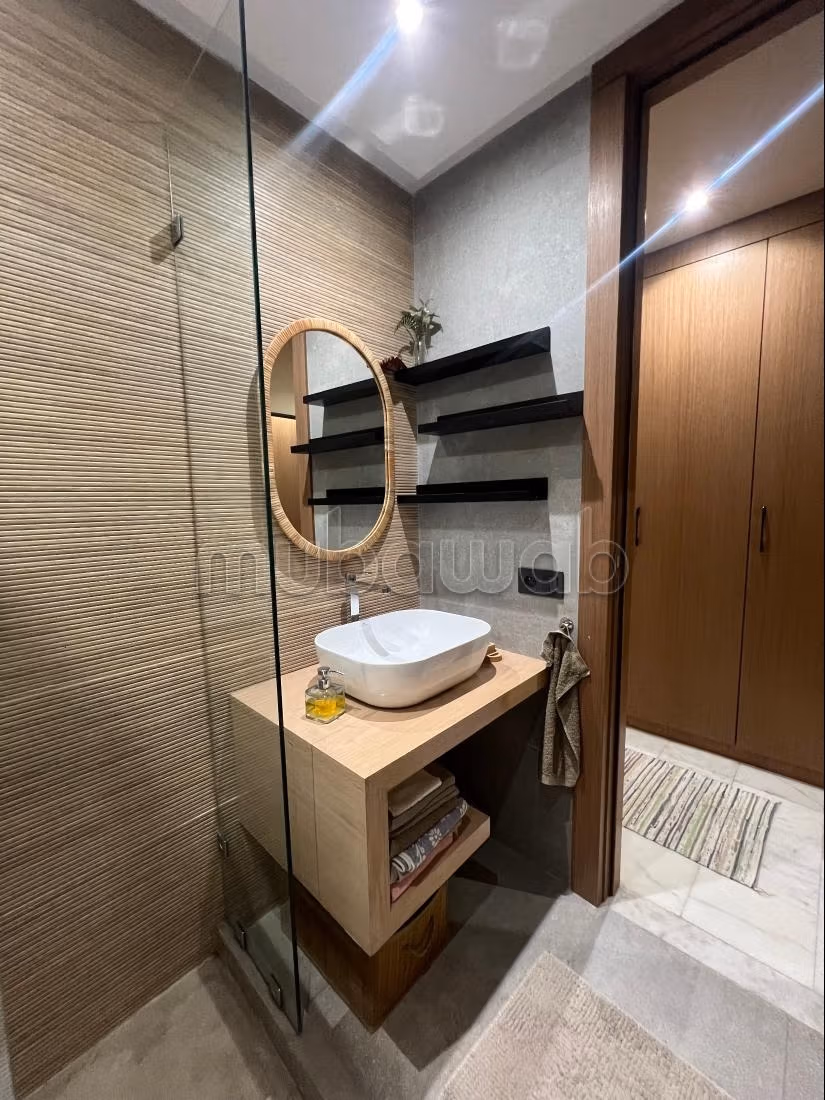 Find an apartment to buy in Les princesses. 1 Living area. Caretaker and air conditioning