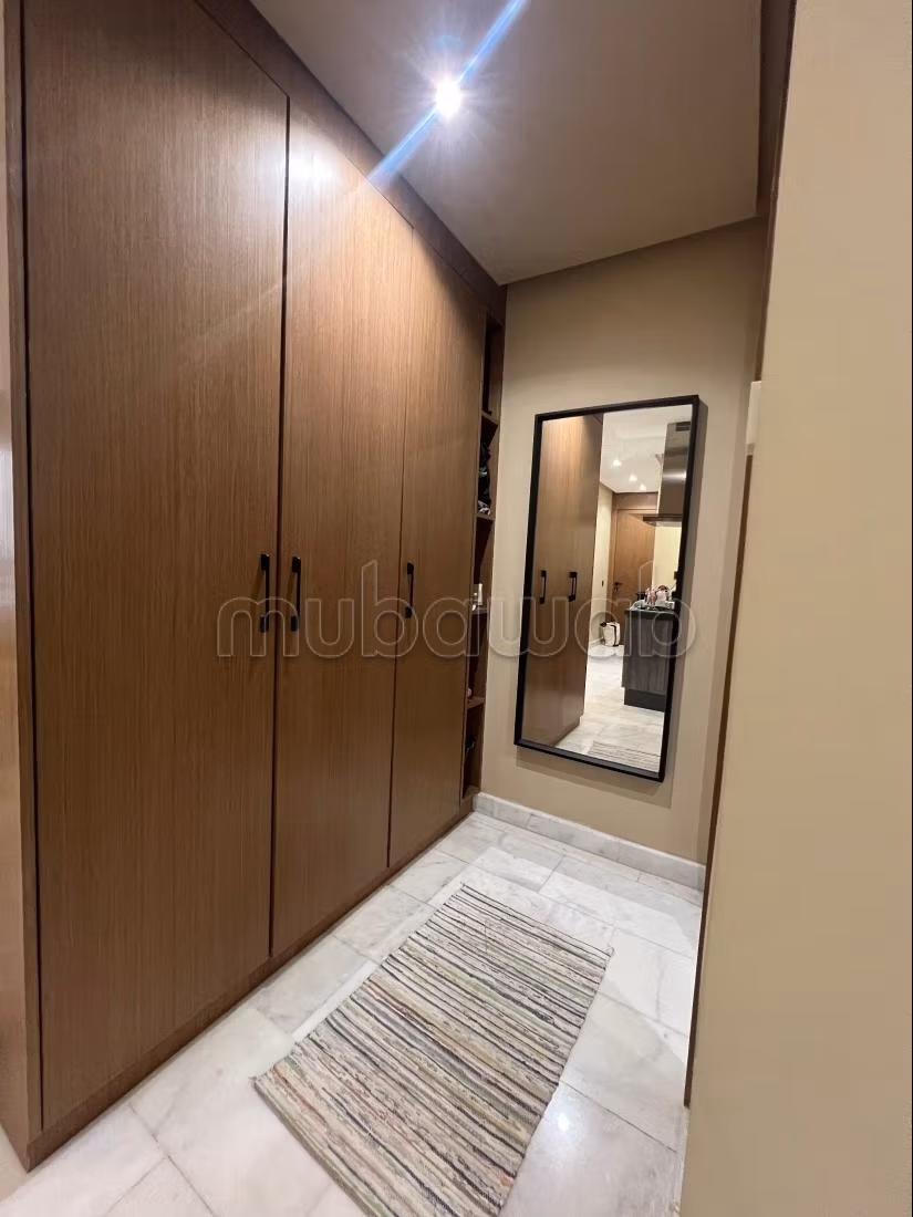 Find an apartment to buy in Les princesses. 1 Living area. Caretaker and air conditioning