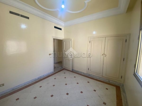 Apartment for sale. Small area 185 m²