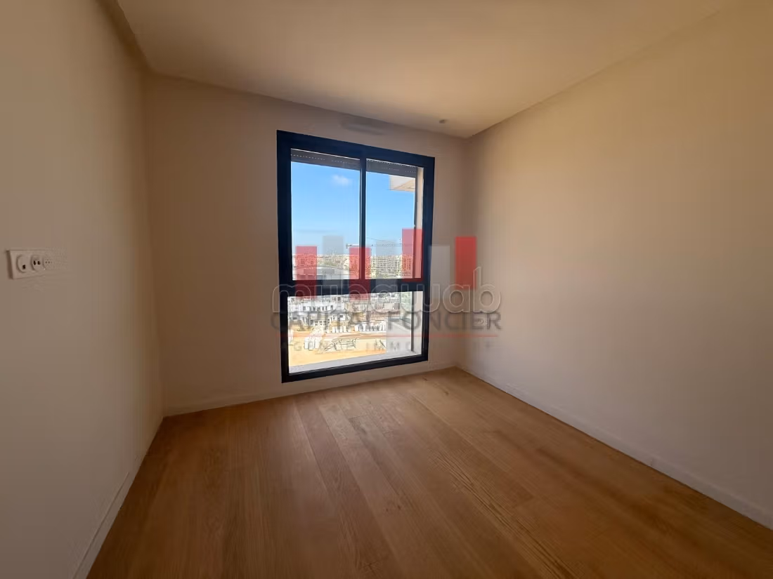 Très bel appartement en location à Casablanca Finance City.
Surface totale 134 m².
Places de stationnement et terrasse — 6