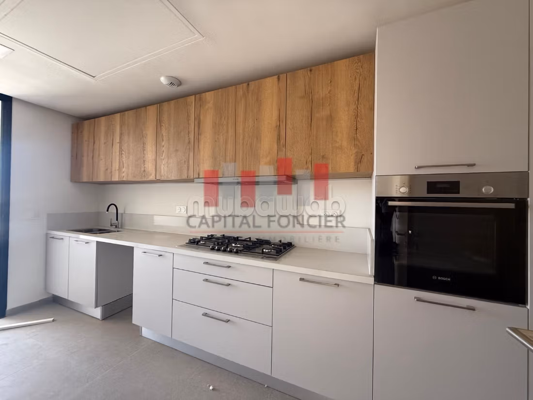 Très bel appartement en location à Casablanca Finance City.
Surface totale 134 m².
Places de stationnement et terrasse — 5