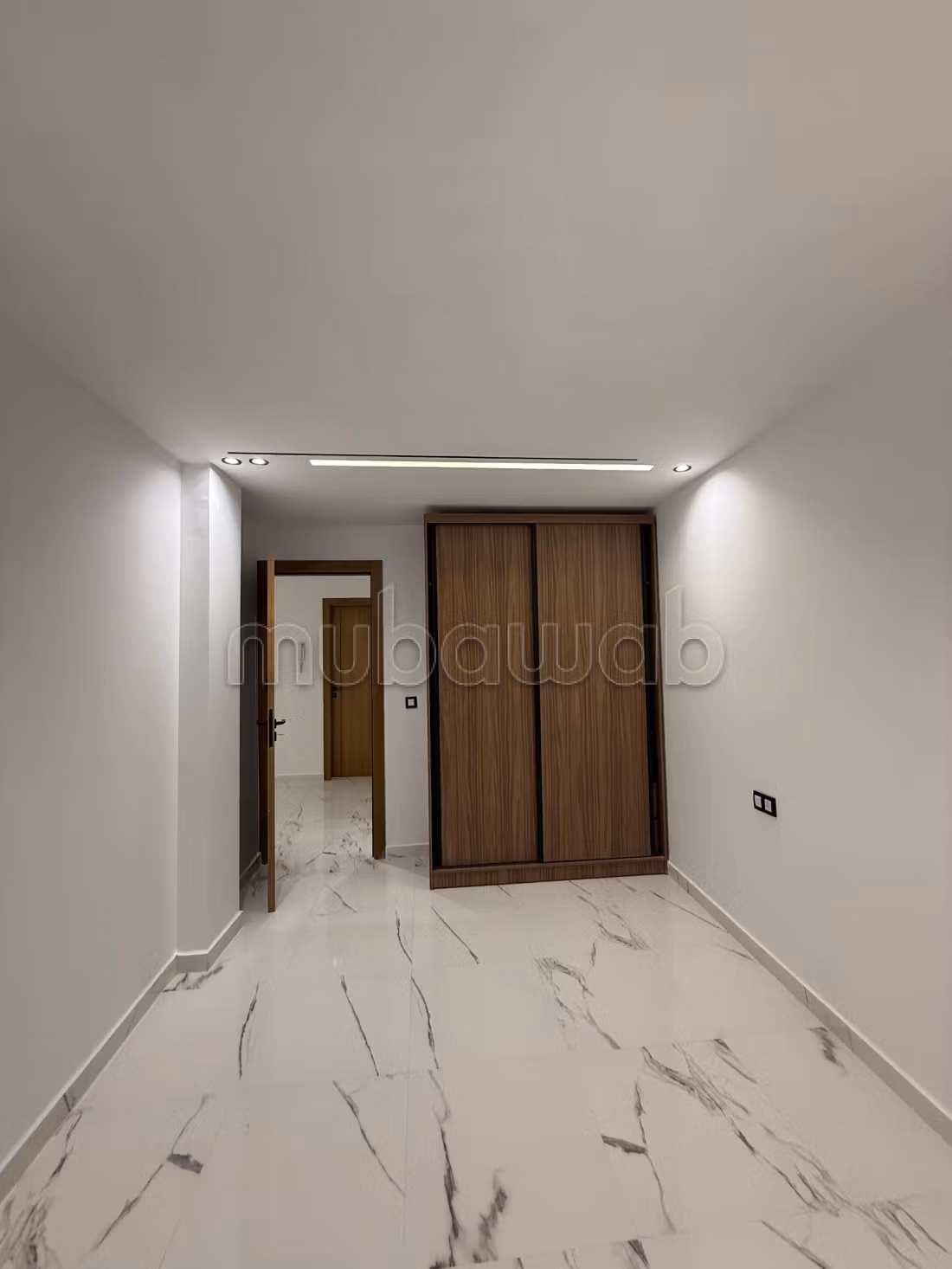 Kopen: appartementen. 1 Ruimte. Verstevigde deur