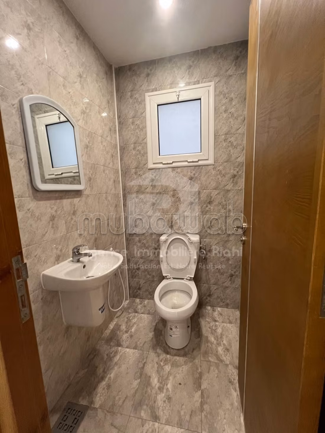Ufficio da affittare. Superficie totale 1 m². Internet