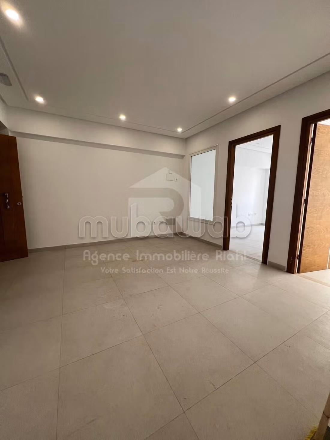 Ufficio da affittare. Superficie totale 1 m². Internet