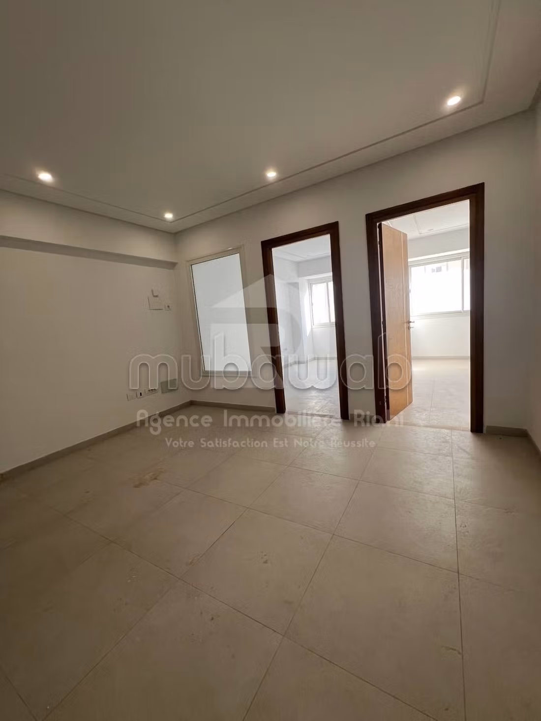 Ufficio da affittare. Superficie totale 1 m². Internet