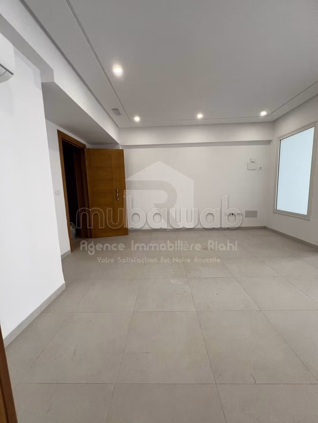 Ufficio da affittare. Superficie totale 1 m². Internet