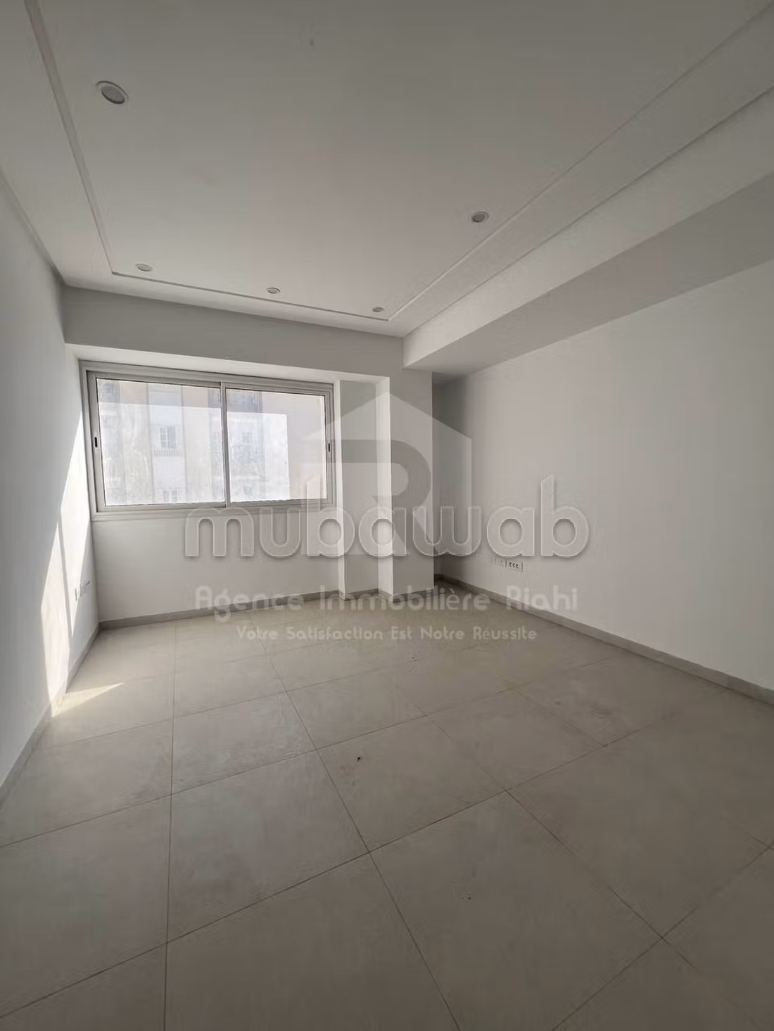 Ufficio da affittare. Superficie totale 1 m². Internet