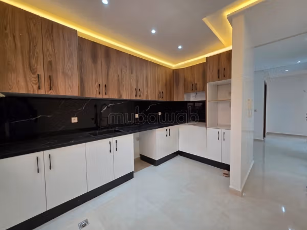 Appartement à l'achat à Bouaakkaz.
Superficie 75 m².
Salon traditionnel marocain
