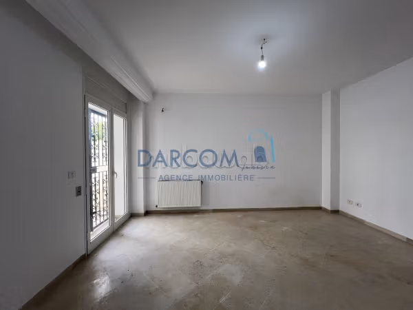 Bellissimo appartamento in affitto a Les Jardins de Carthage. 1 bella camera da letto. Riscaldamento e porta blindata