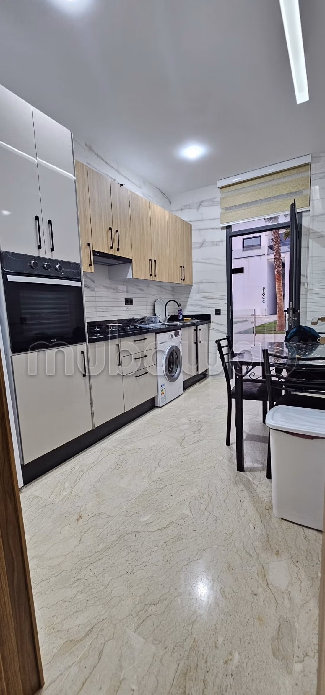 Location saisonnière à Founti. Superficie 70 m². Conciergerie à disposition, système de climatisation