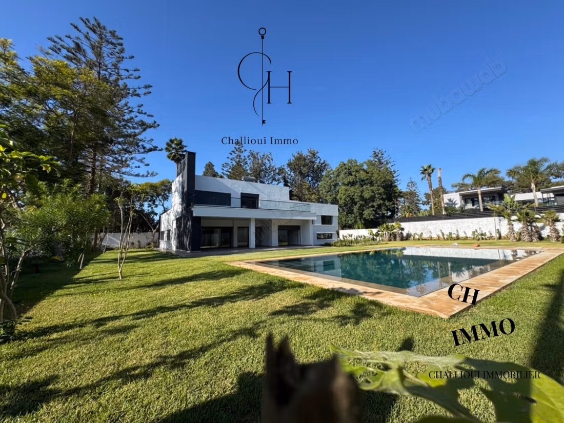 Villa de alto standing en venta en Souissi. Área total 2400 m². Terraza