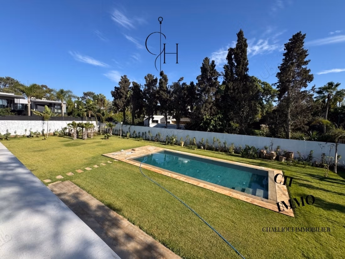 Villa de alto standing en venta en Souissi. Área total 2400 m². Terraza