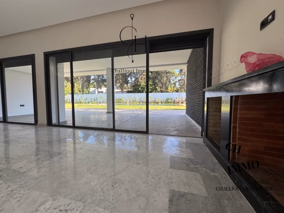 Villa de alto standing en venta en Souissi. Área total 2400 m². Terraza