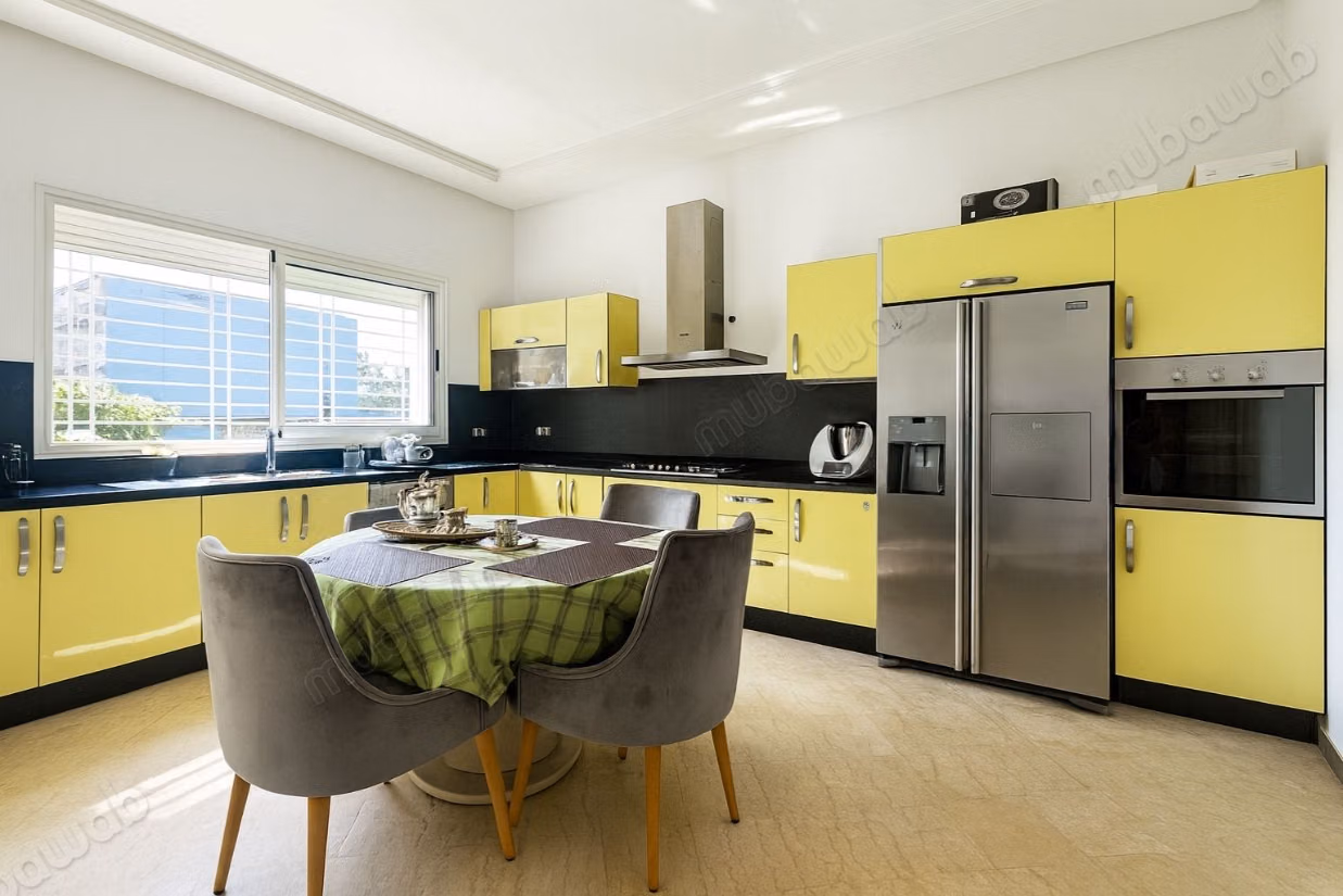 Villa's en luxe woningen om te huren. Totale oppervlakte 250 m². Tuin