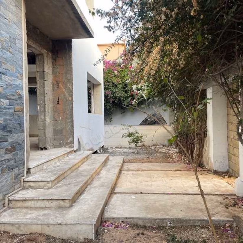 Villa à Vendre de 480.0 m² à Casablanca, Habbous