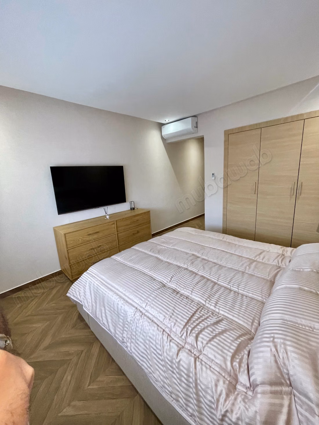 App Neuf avec Piscine