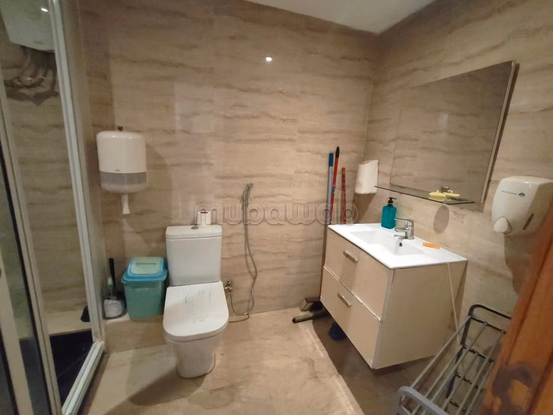 Bonito piso en alquiler en Maârif. Superficie 48 m². Con muebles