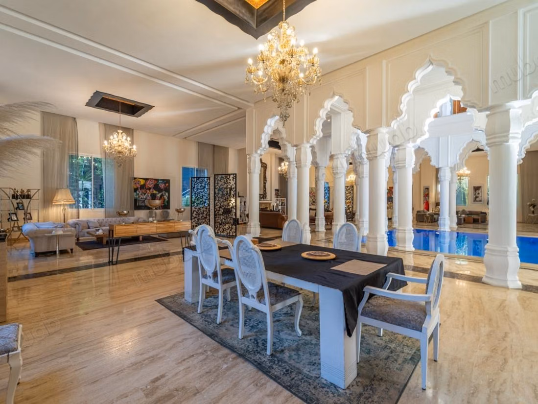 Vente villa de luxe à Souissi. 
5 pièces confortables. 
Terrasse et ascenseur