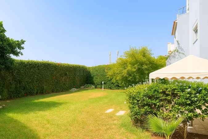 High quality villa for sale. Small area 456 m². Green area