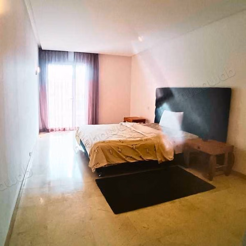 Fabulous apartment for sale in Beauséjour. 5 large living areas. Carpark and elevator