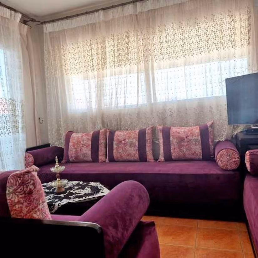 Sale of a lovely apartment in Bourgogne Ouest. 5 large living areas. Carpark and elevator