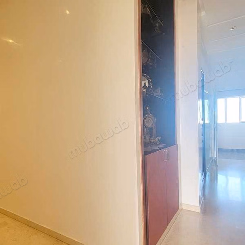 Sale of a lovely apartment in Bourgogne Ouest. 5 large living areas. Carpark and elevator