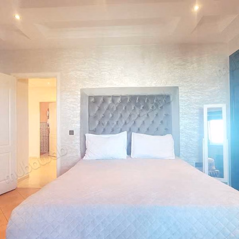 Sale of a lovely apartment in Bourgogne Ouest. 5 large living areas. Carpark and elevator