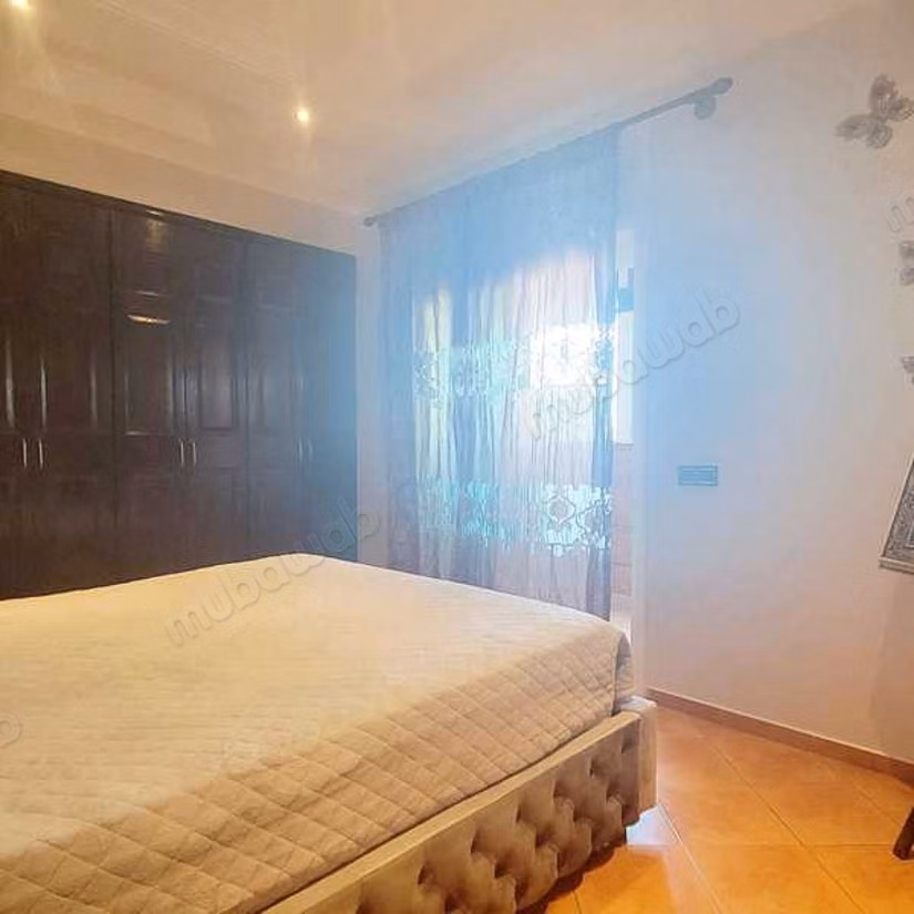 Sale of a lovely apartment in Bourgogne Ouest. 5 large living areas. Carpark and elevator