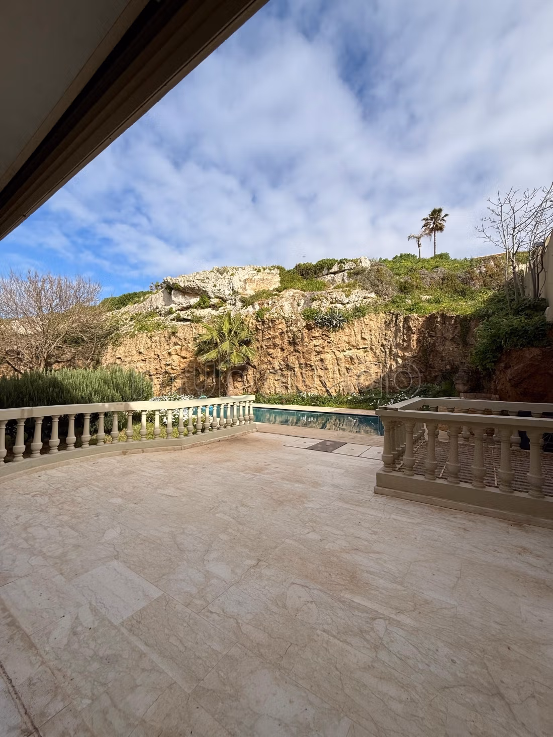 Villa 1000m² en location à HARHOURA