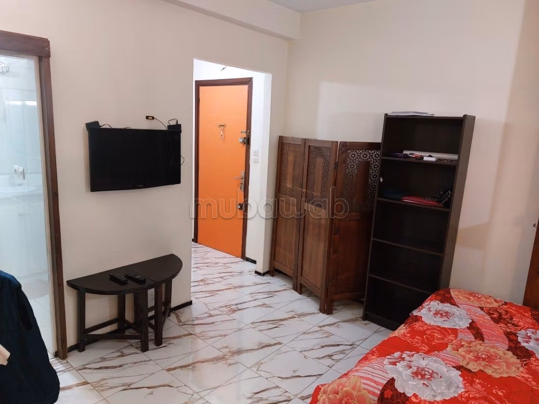 Superbe studio meublé à louer en Hassan Centre Ville.
Superficie 33 m².
Bien meublé