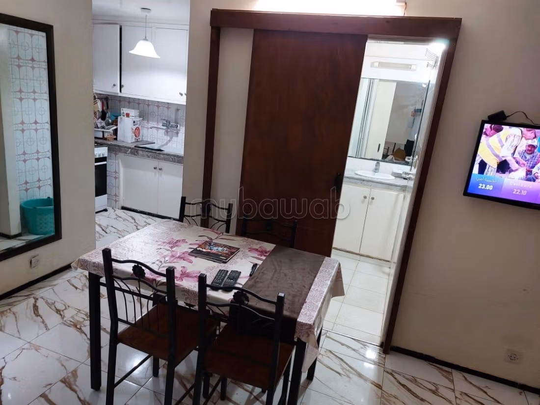Superbe studio meublé à louer en Hassan Centre Ville.
Superficie 33 m².
Bien meublé