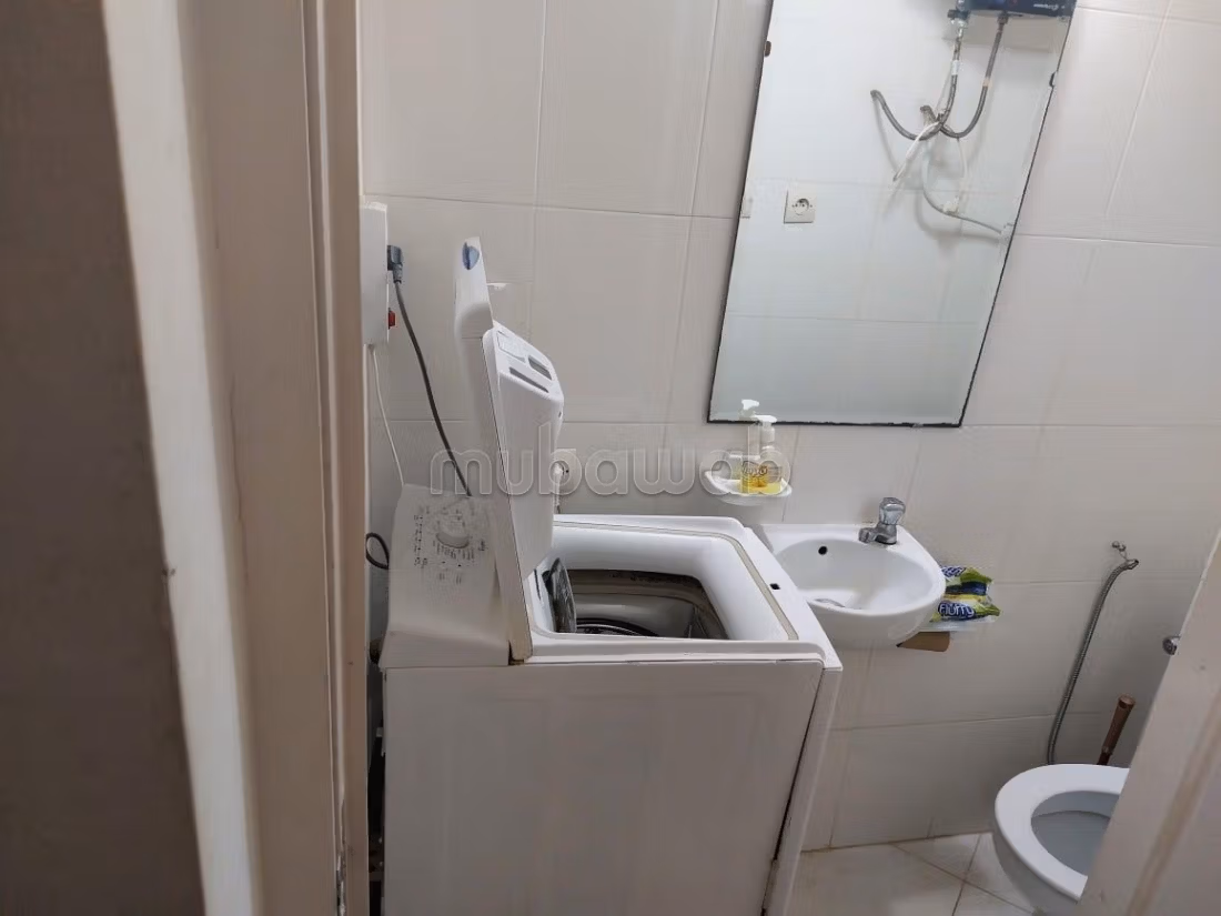 Superbe studio meublé à louer en Hassan Centre Ville.
Superficie 33 m².
Bien meublé