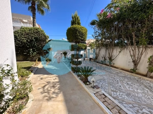 À Vendre Magnifique Villa avec jardin à Sahloul