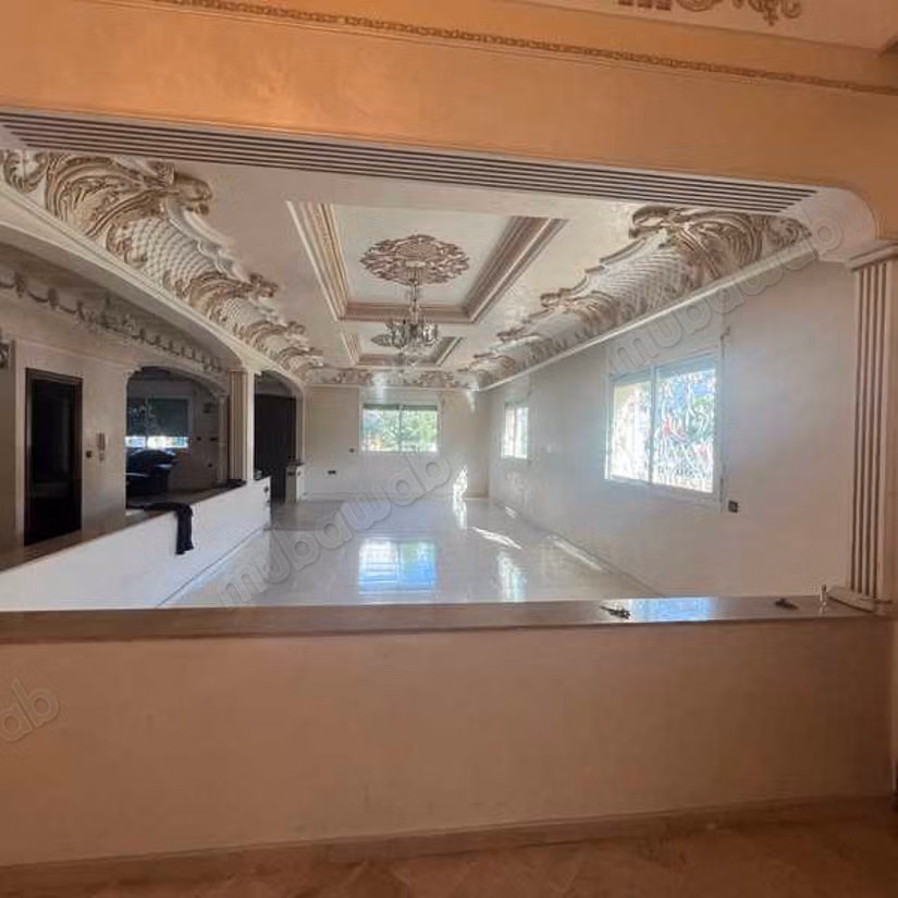 Villa à Vendre de 323.0 m² à Casablanca, Al Osra