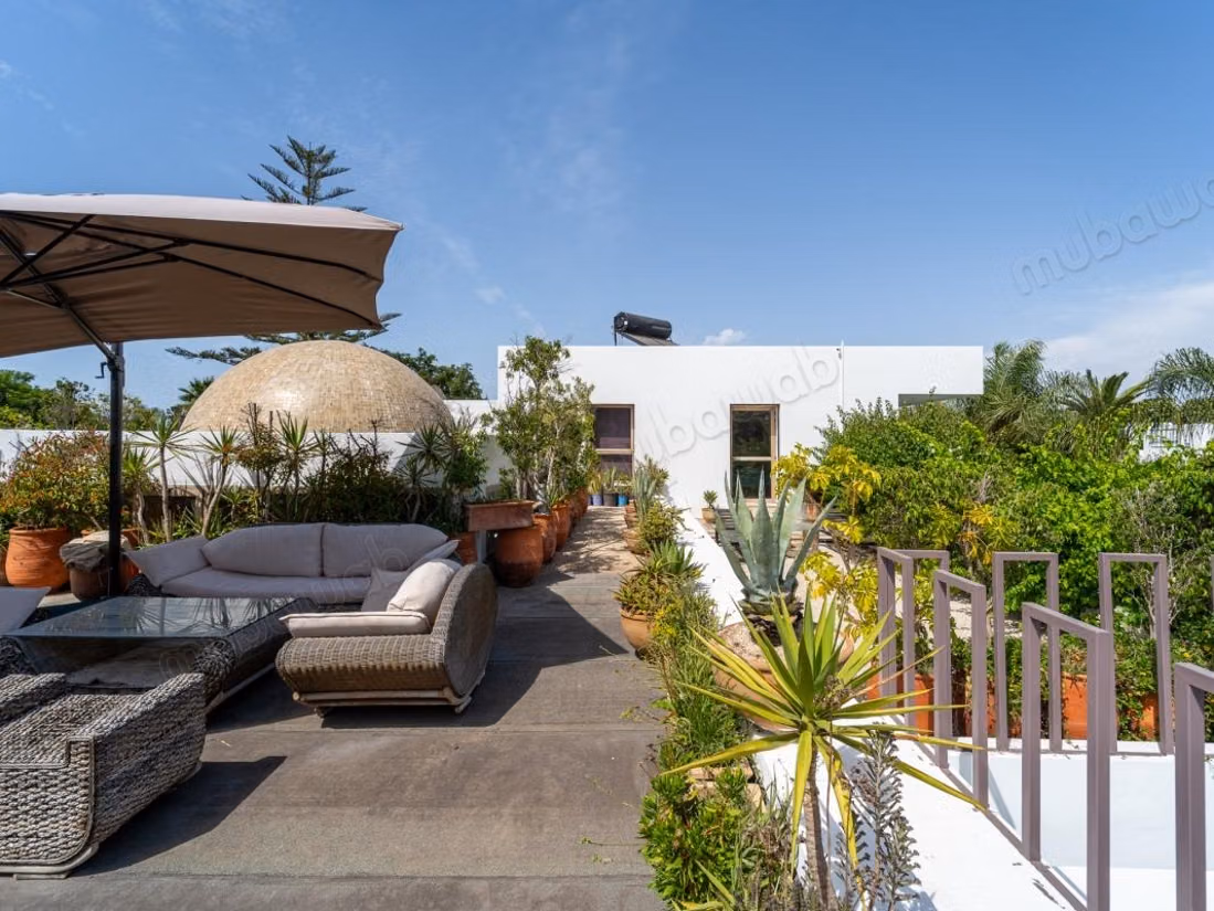 Maison de luxe à louer à Souissi. 4 pièces confortables. Meublé