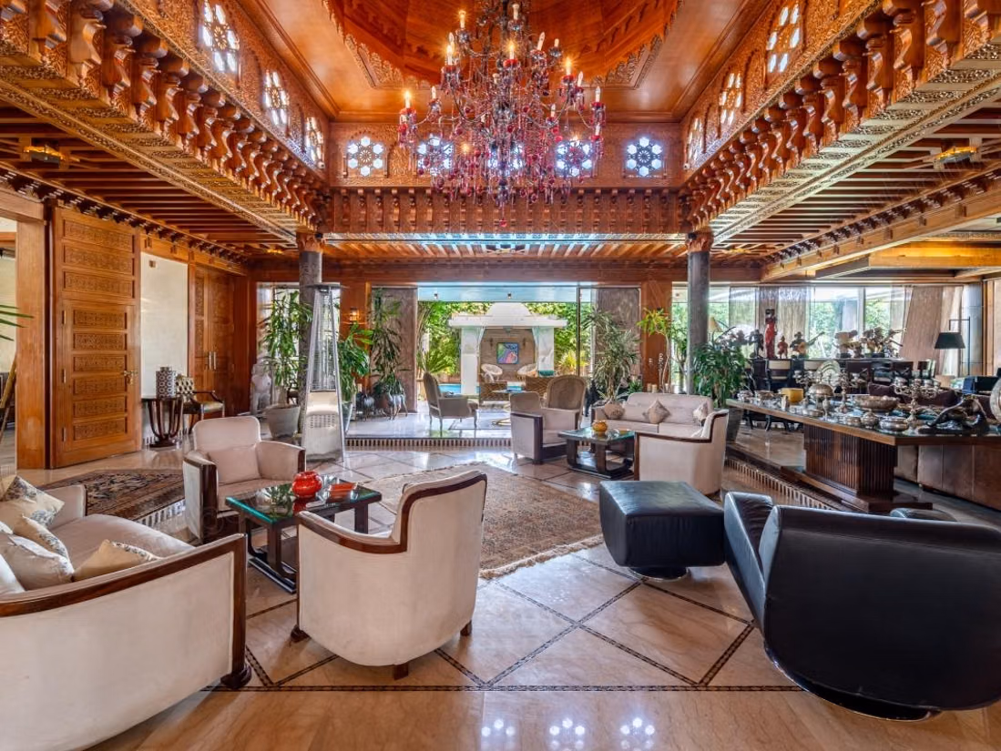 Maison de luxe à louer à Souissi. 4 pièces confortables. Meublé