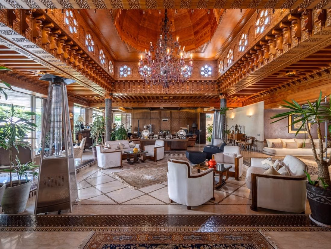 Maison de luxe à louer à Souissi. 4 pièces confortables. Meublé