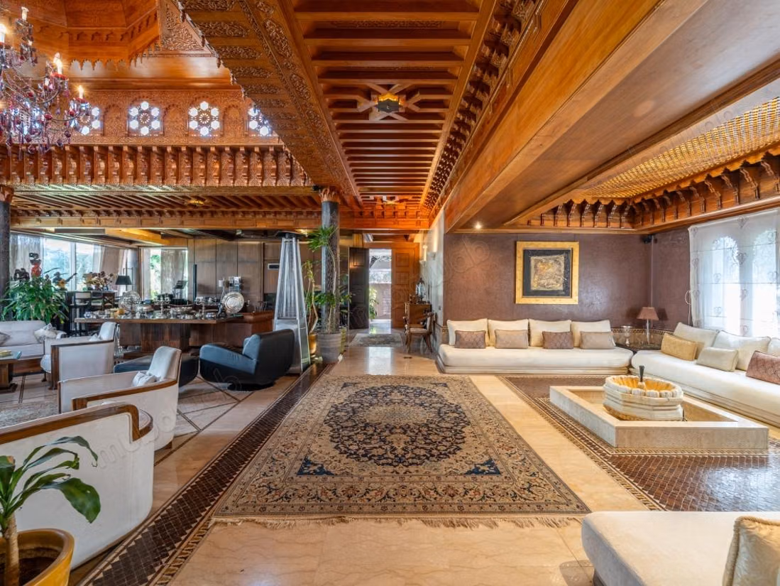 Maison de luxe à louer à Souissi. 4 pièces confortables. Meublé