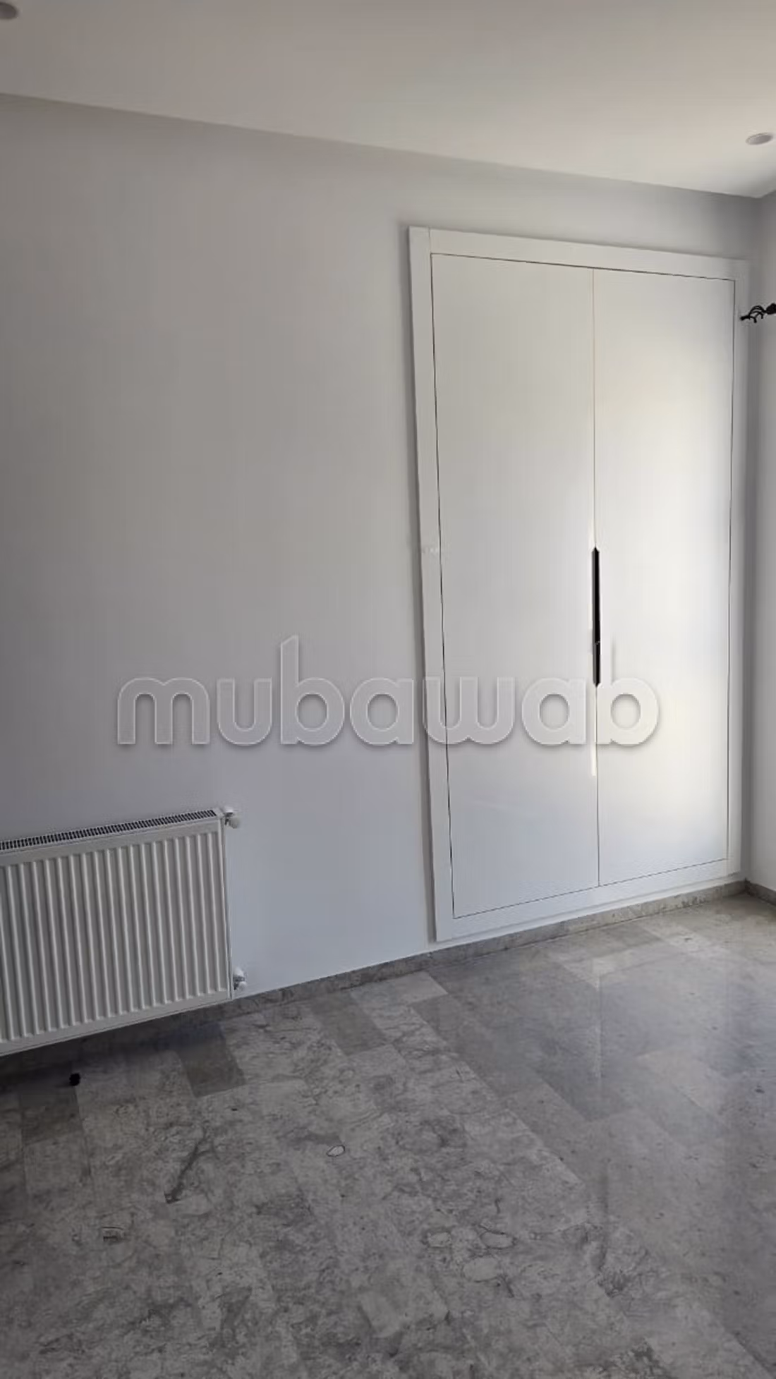 Apartment for rent in Ain Zaghouan Nord. 3 comfortable rooms. Secured door, Enclosed residence