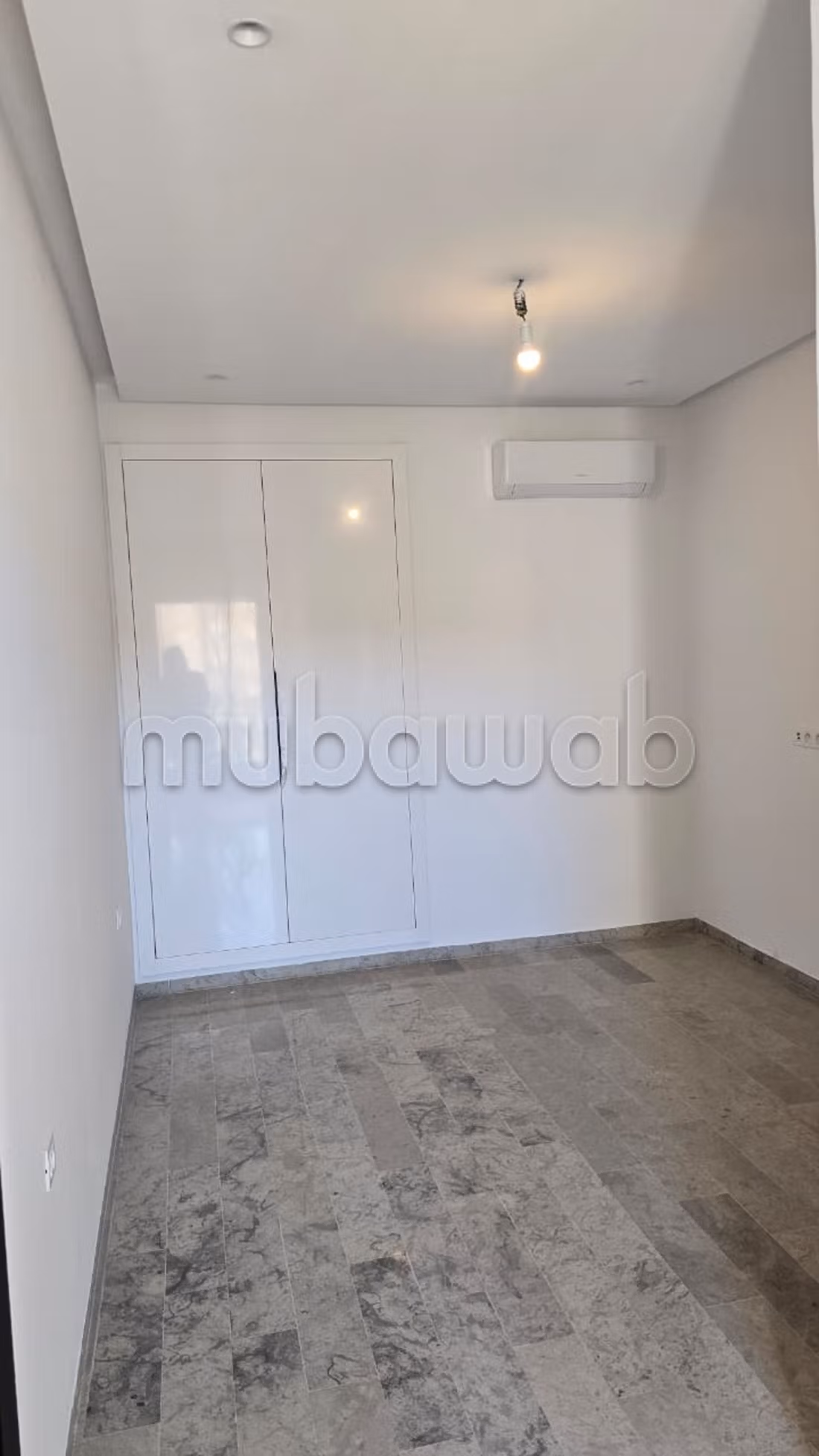 Apartment for rent in Ain Zaghouan Nord. 3 comfortable rooms. Secured door, Enclosed residence