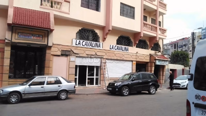 Offices & shops to rent in Belvédère. Large area 273 m²