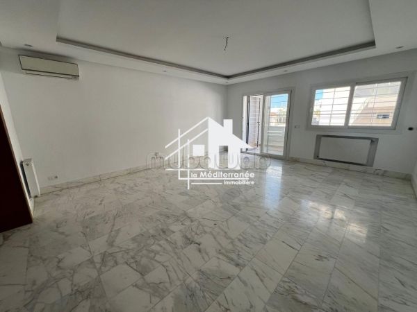 Appartement S3 vide aux jardins de carthage