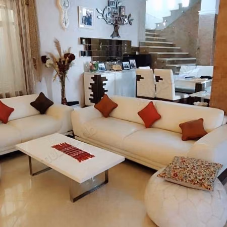 Casa de lujo en venta en Bettana. Dimensión 365 m². Sótano