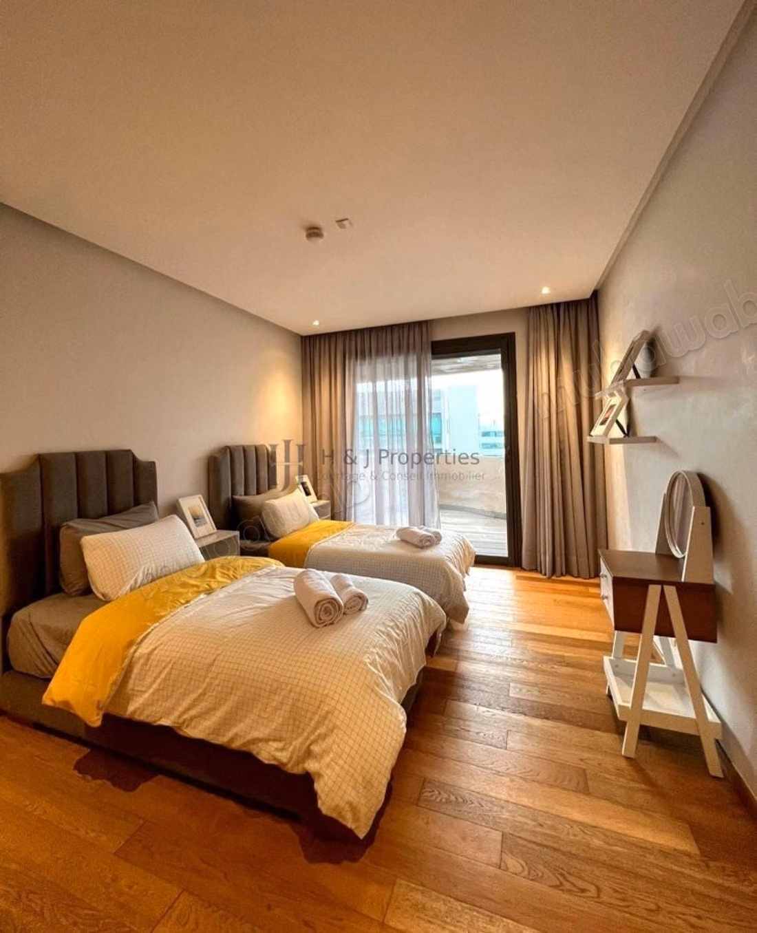 Apartment for rent in Casablanca Marina. 4 large living areas. Attic