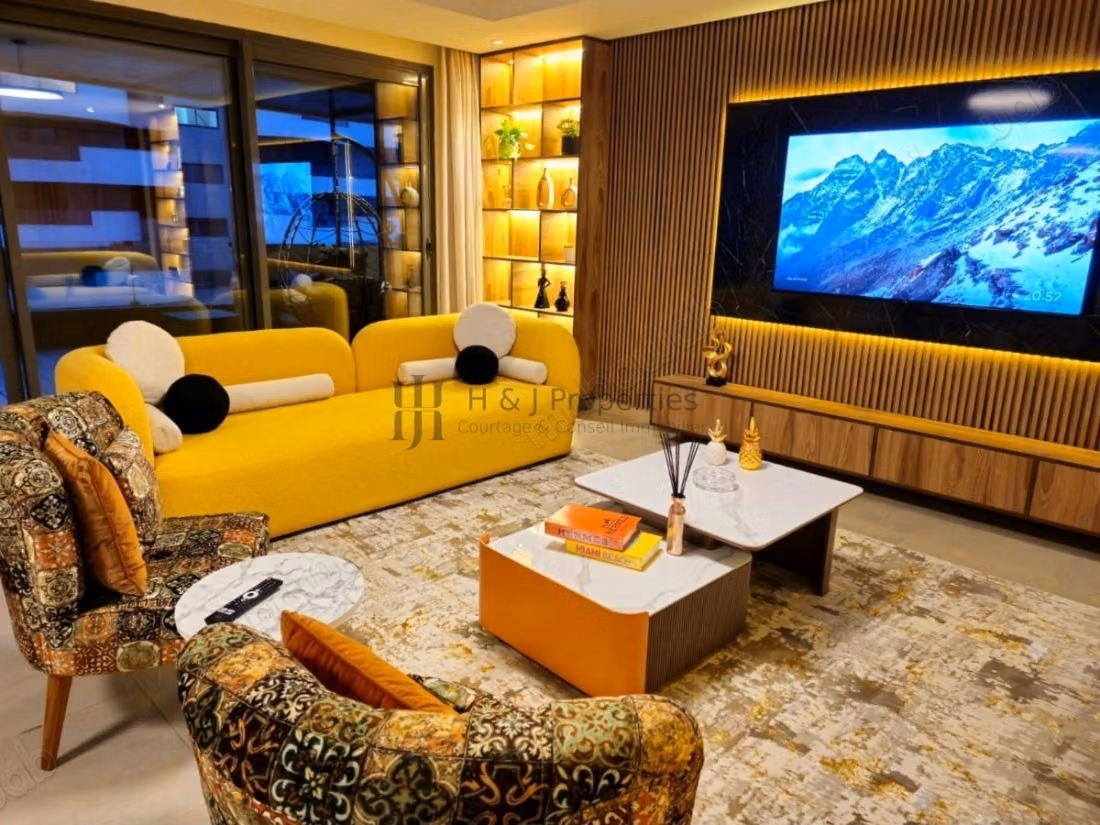 Apartment for rent in Casablanca Marina. 4 large living areas. Attic