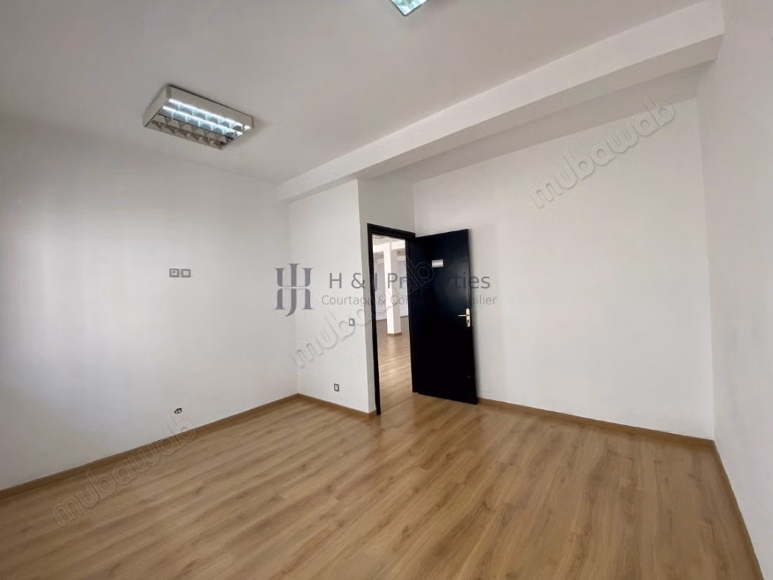 Bureau aménagé de 150m²